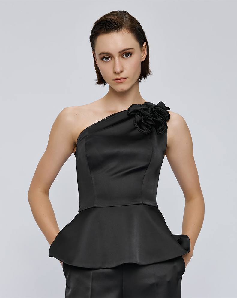 Τοπ ένας ώμος με λουλούδι BLACK 44