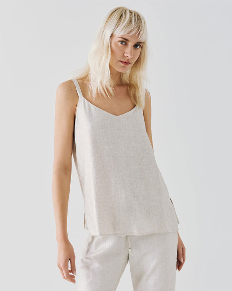 WOMANS TOP