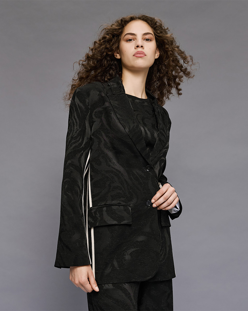 JACGUARD BLAZER WITH CONTRASTING DETAILS