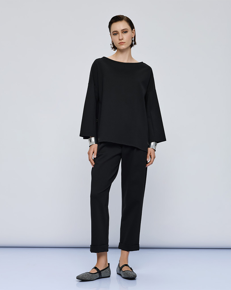 BLOUSE WITH A BOAT NECKLINE