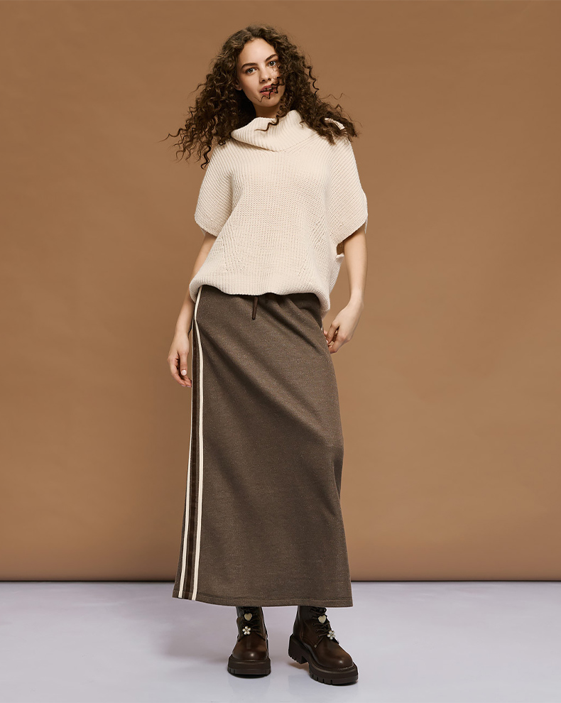 LONG SKIRT WITH SIDE DETAILS