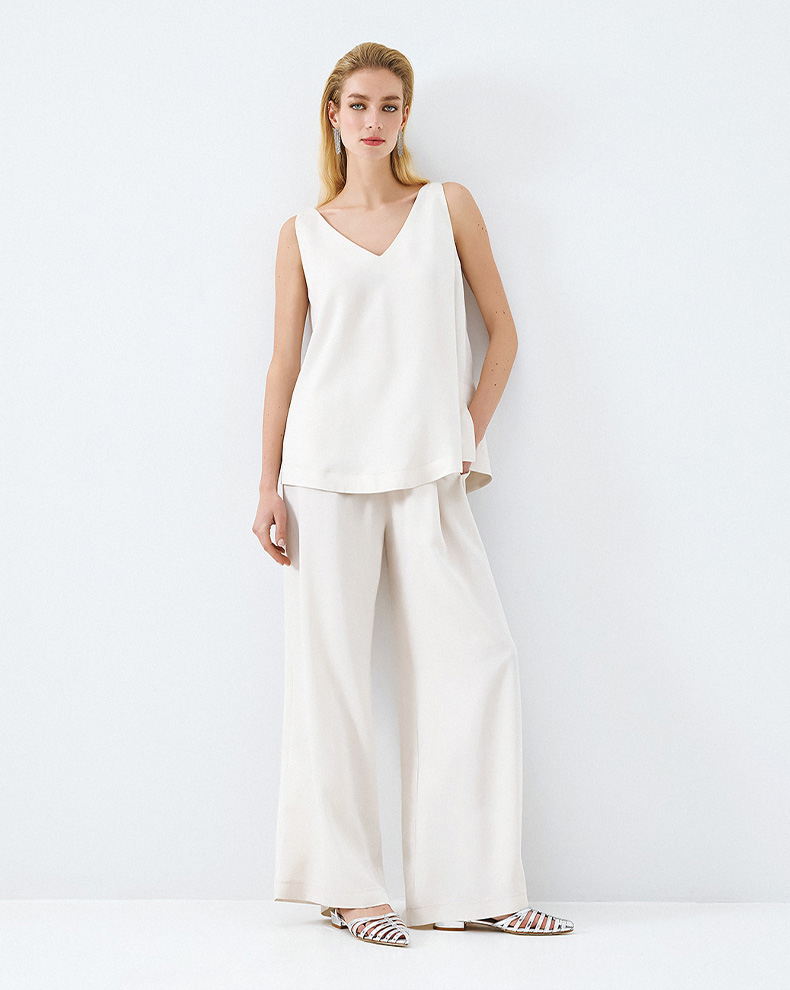 Sleeveless blouse with V - Access Fashion