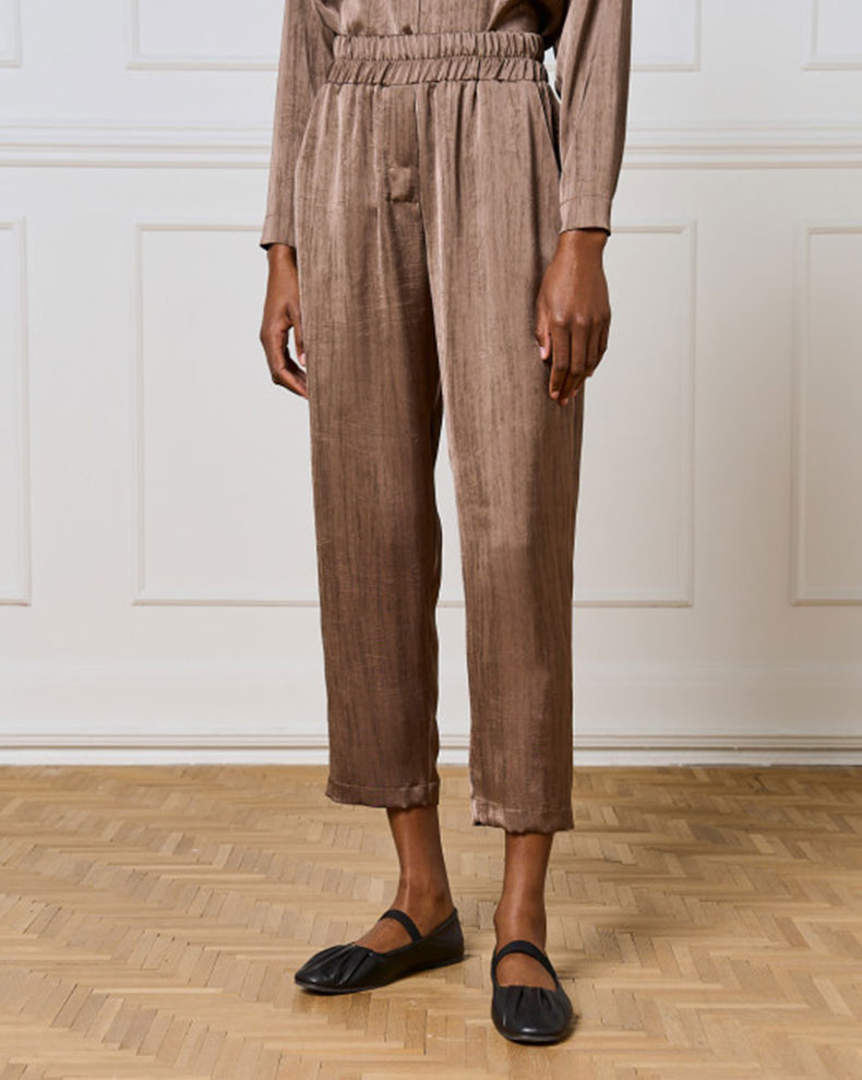 SATIN PANTS WITH A CRINKLED EFFECT