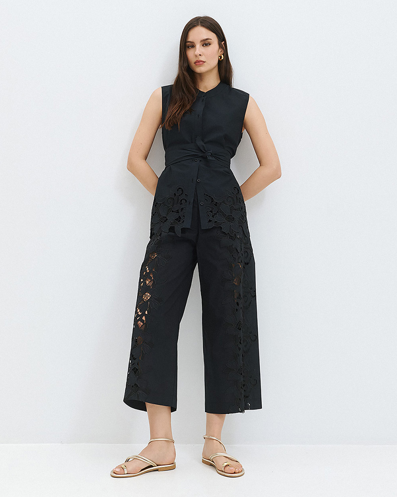 Capri Pants With Embroidery Details - Access Fashion