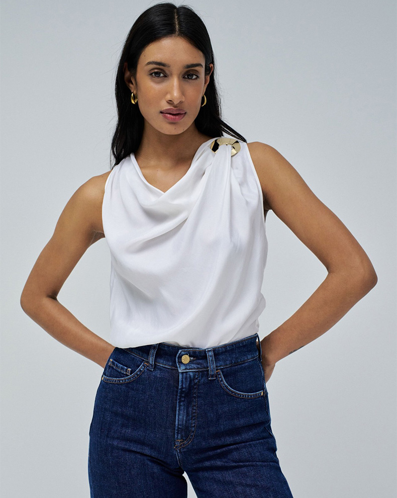 DRAPPED TOP W/NECKLINE METALLIC DETAIL
