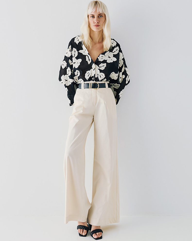 WOMANS PANTS