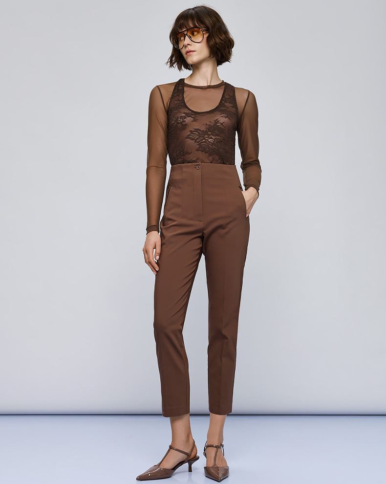 SLEEVELESS LACE TOP