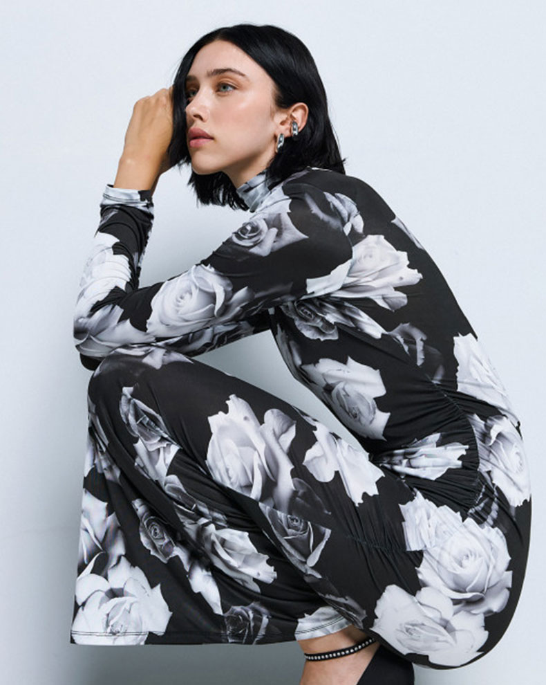 Φόρεμα floral με σούρες στο πλαϊ