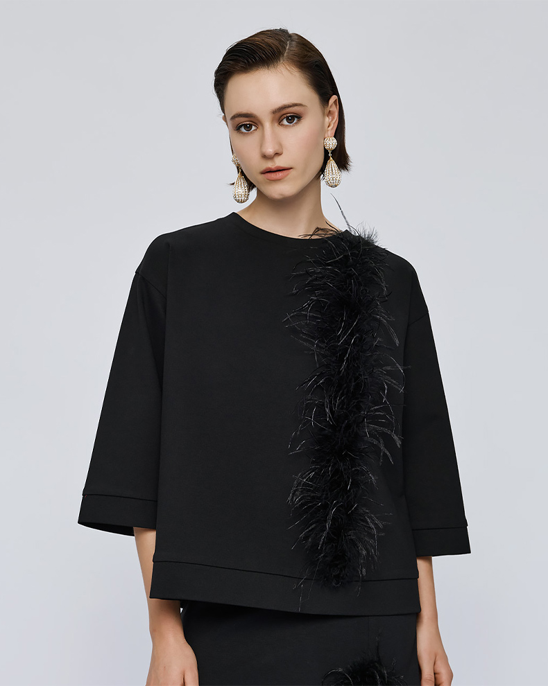 RELAXED BLOUSE WITH FEATHERS
