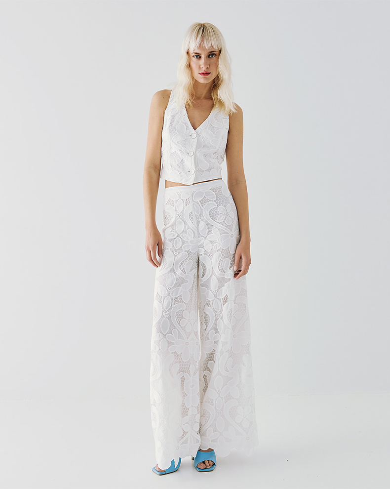 BRODERIE VEST TOP