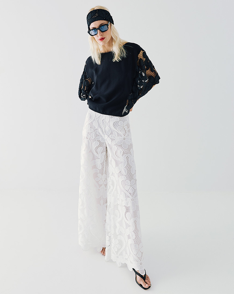 OVERSIZED BLOUSE WITH BRODERIE