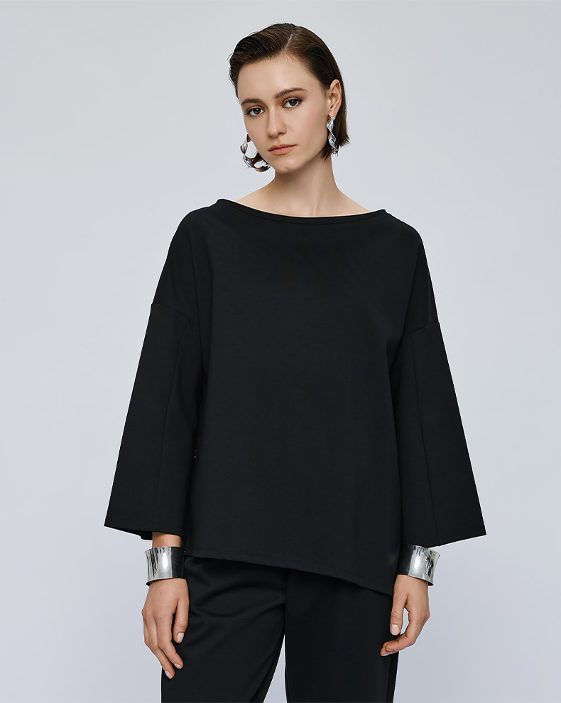 BLOUSE WITH A BOAT NECKLINE